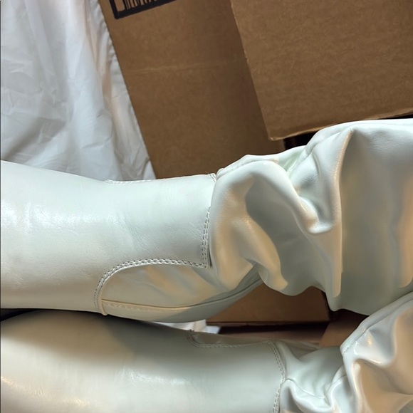 Cream Heeled Boots with Western Flair - Picture 3 of 8